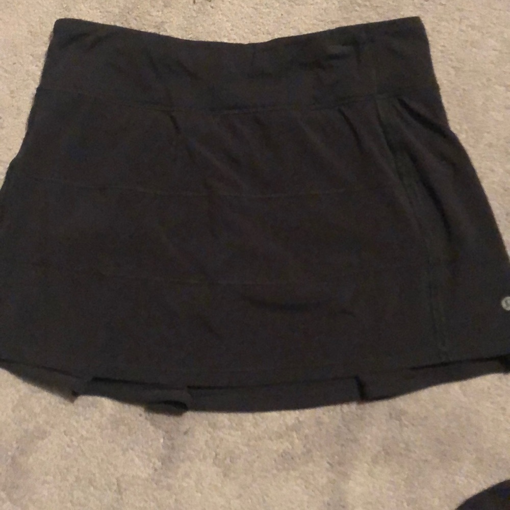 Lululemon Size 6 Tall Skirt Black